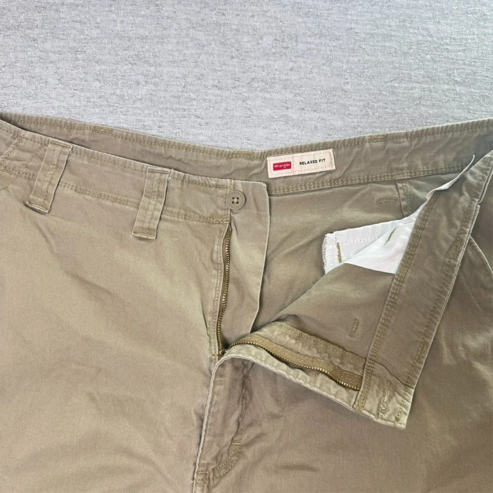 Wrangler Men's Cargo Pants Size 44x32 Khaki  Relaxed Fit Stretch Utility Casual